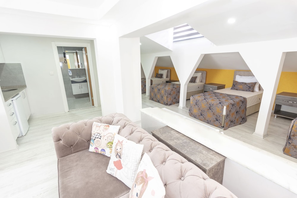 The Breeze Hotel 48/60