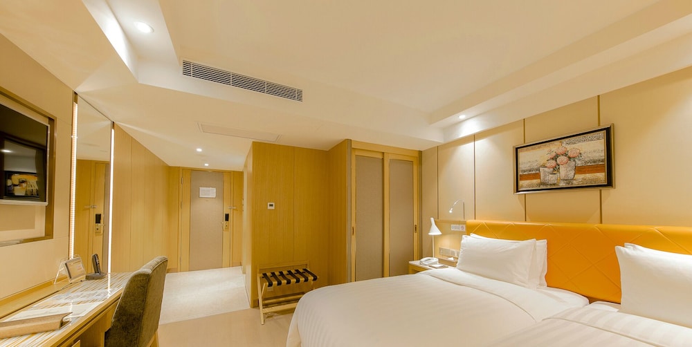 Royal Dragon Hotel 6/30
