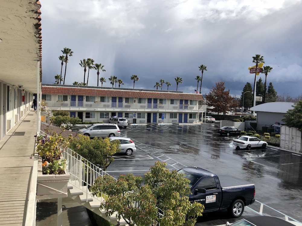 Gilroy Inn 25/33