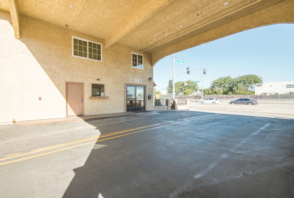 Industry Inn Amp Suites 53/60