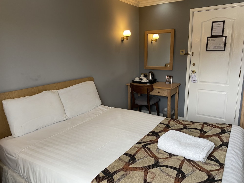 The George Hotel 7/30