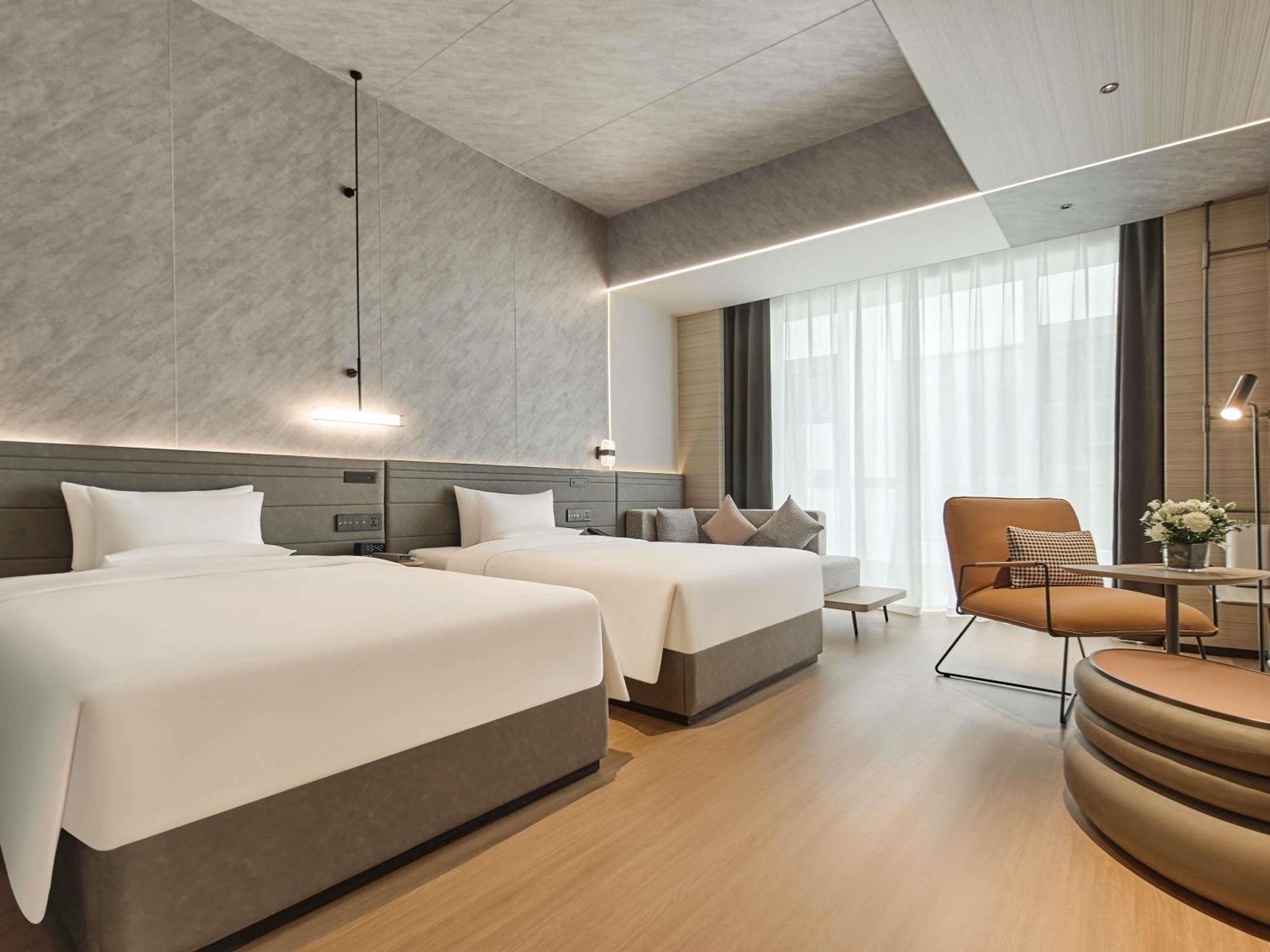 غرفة سوبيريور بسريرين منفصلين وسريرين مزدوجين مع أريكة، Novotel Yinchuan Lanxigu 4/7