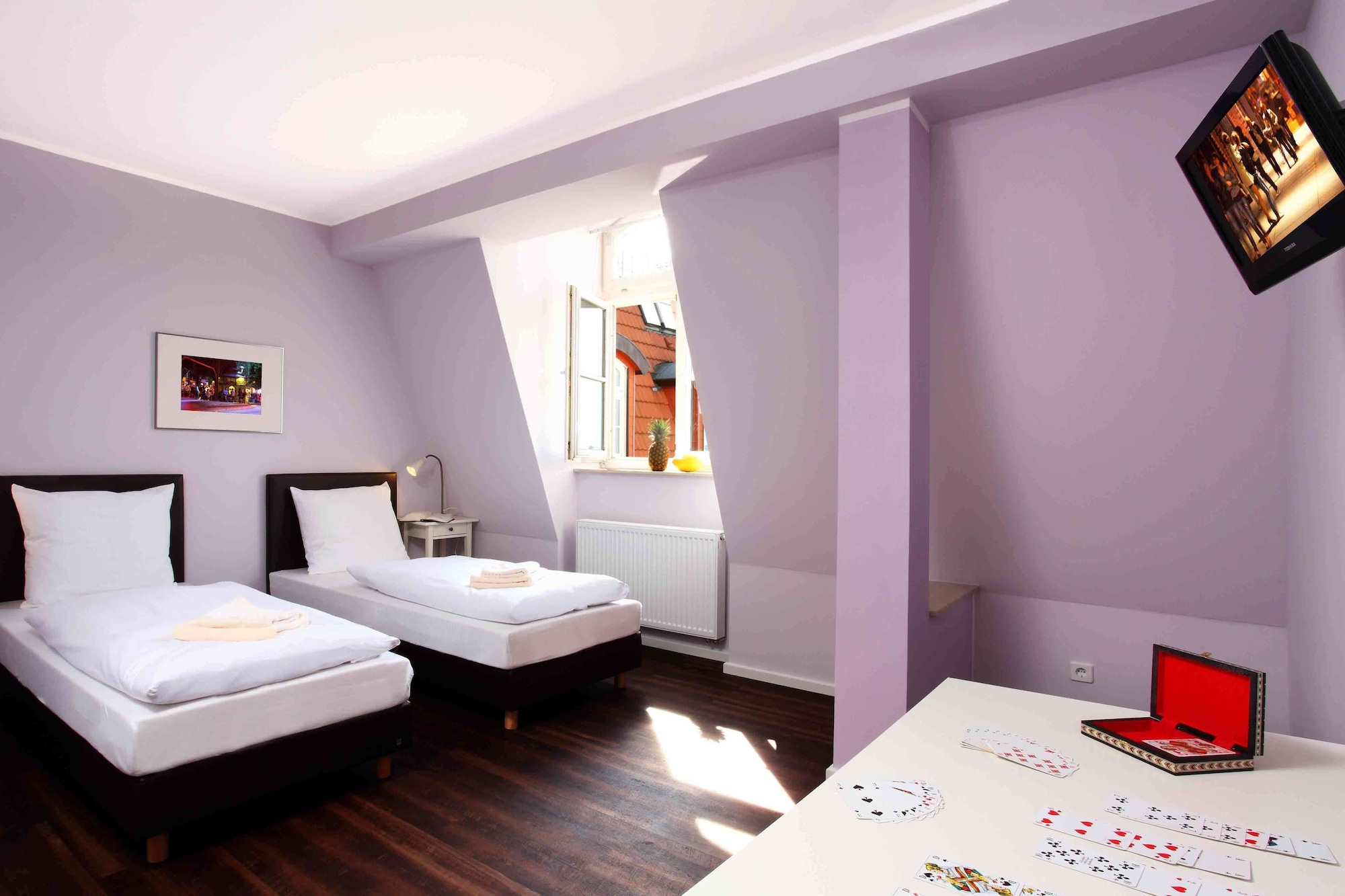 ROOM, DOUBLE BED