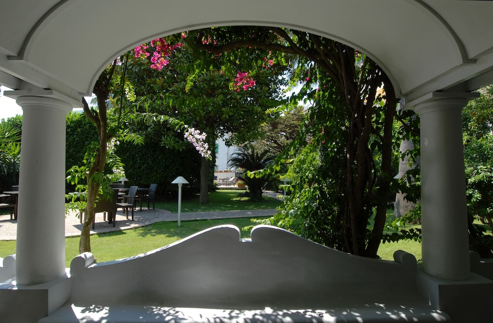 Pazziella Garden & Suites 39/66