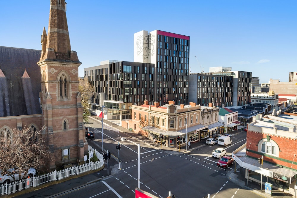 The Rox Hobart 33/38