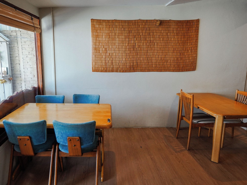 The Goose Cafe & Hostel 36/38