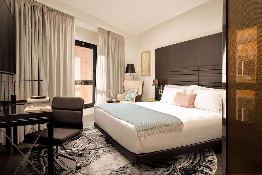 Art, Deluxe, King Bed