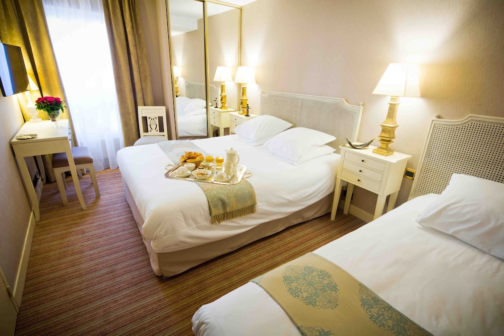 ROOM, TRIPLE