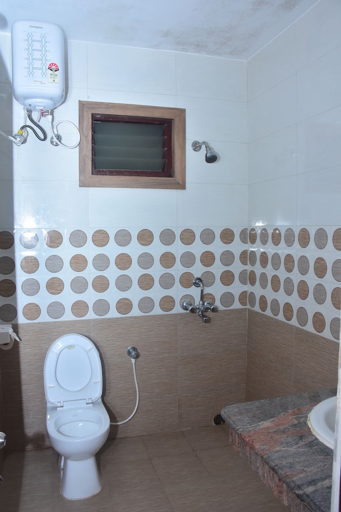 HOTEL ARYA PALACE 30/32