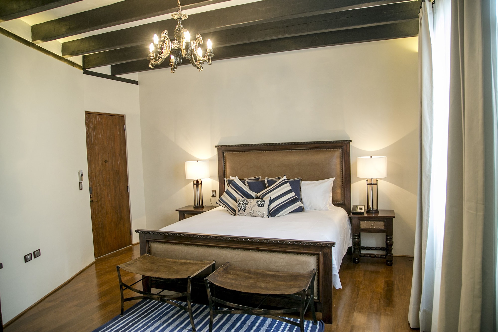 LUXURY, SUITE