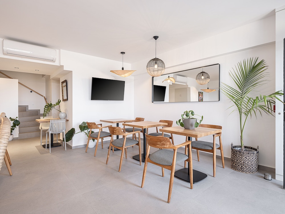 Calla Luxury Seafront Suites 26/50