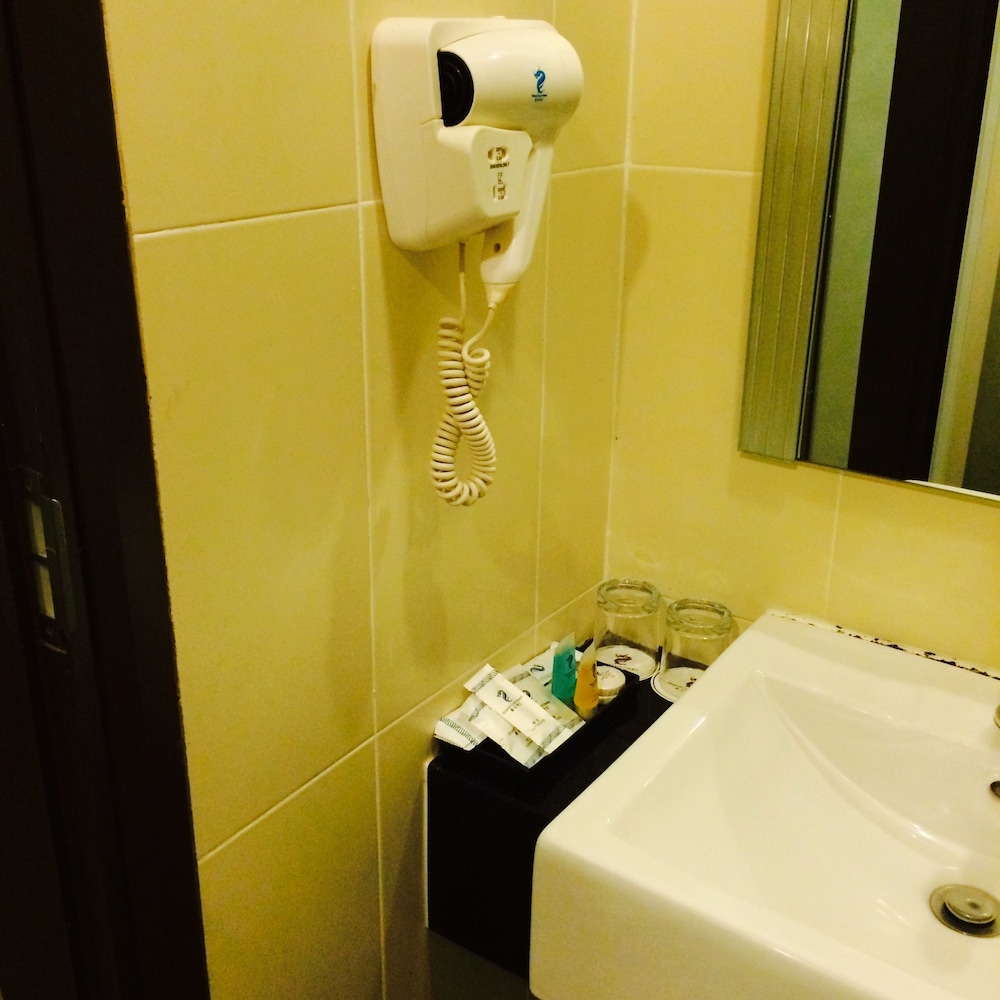 غرفة قياسية بسريرين منفصلين، Grand Court Hotel 3/4