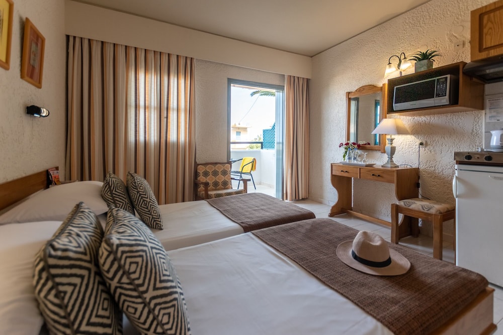 Dedalos Hotel 7/30