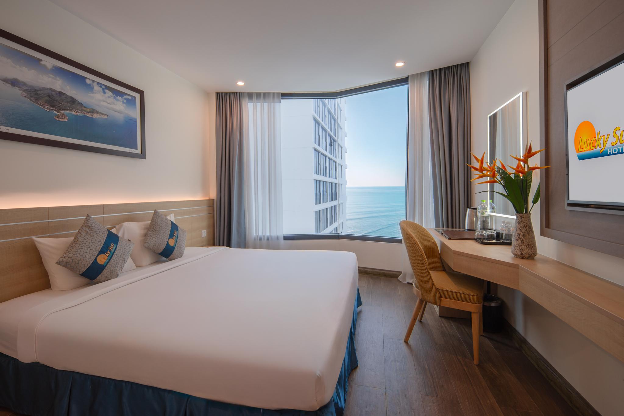 Deluxe, Sea View