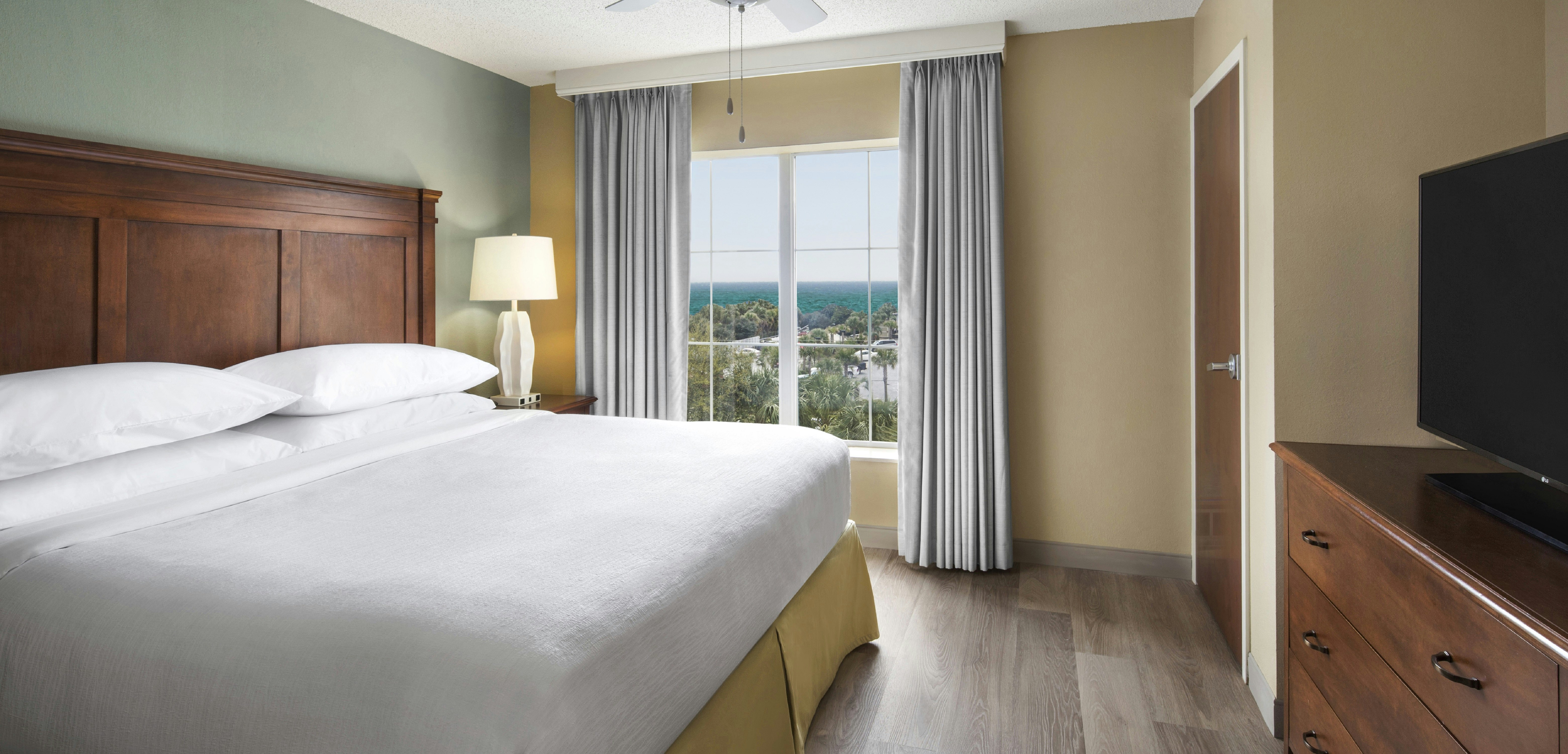 Deluxe, King Bed, Water View