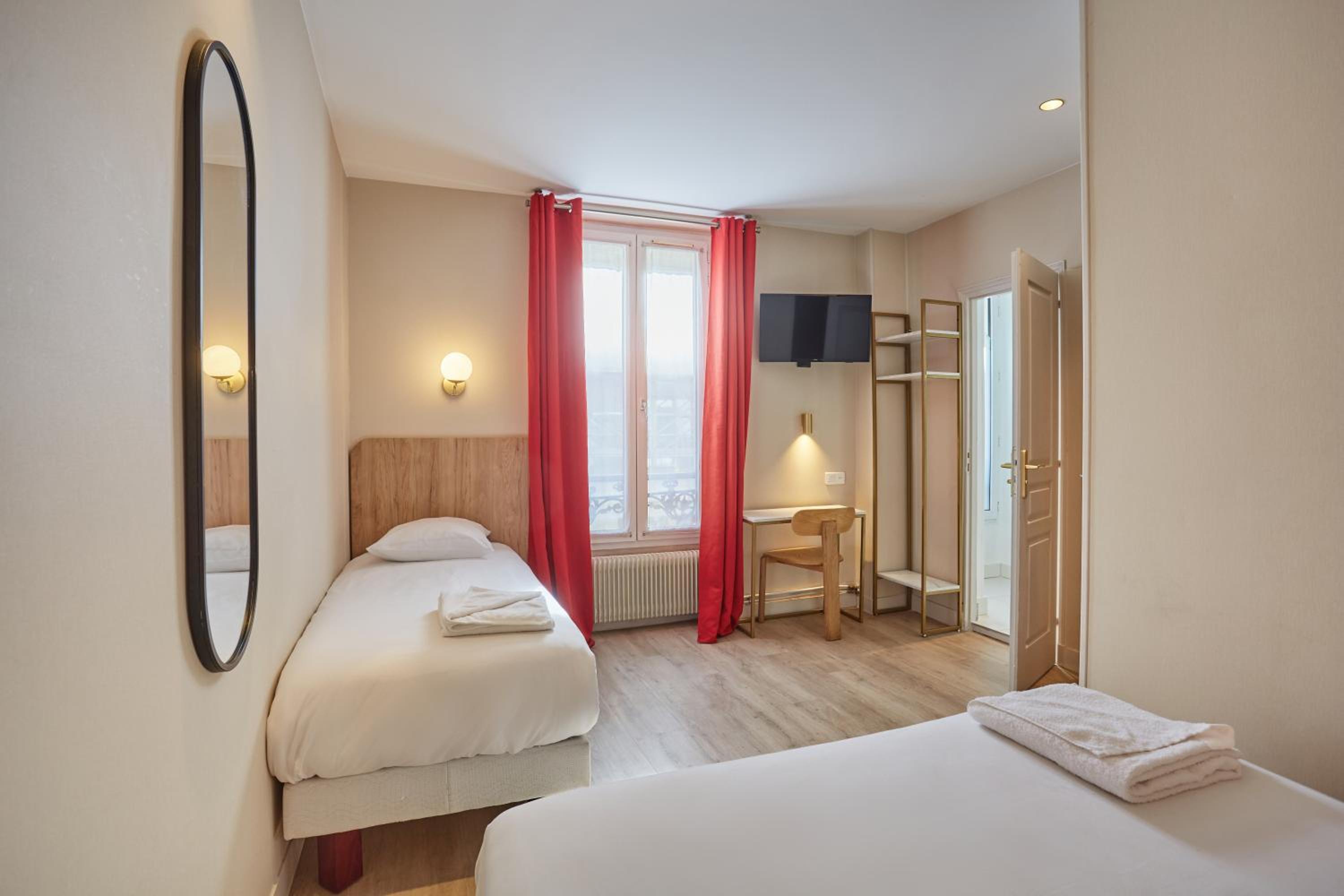 غرفة ثلاثية، Merryl Hotel 2/5