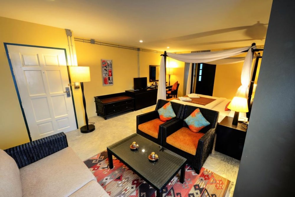 Baan Phuanda Phuket 61/79