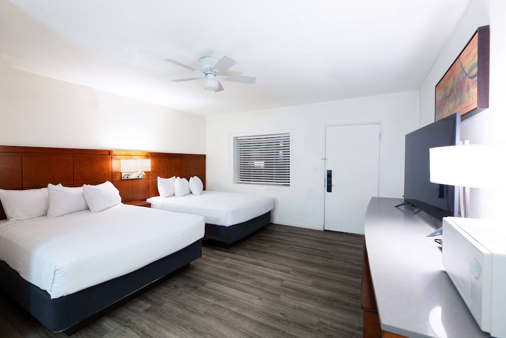 Travelodge by Wyndham Parker 29/67