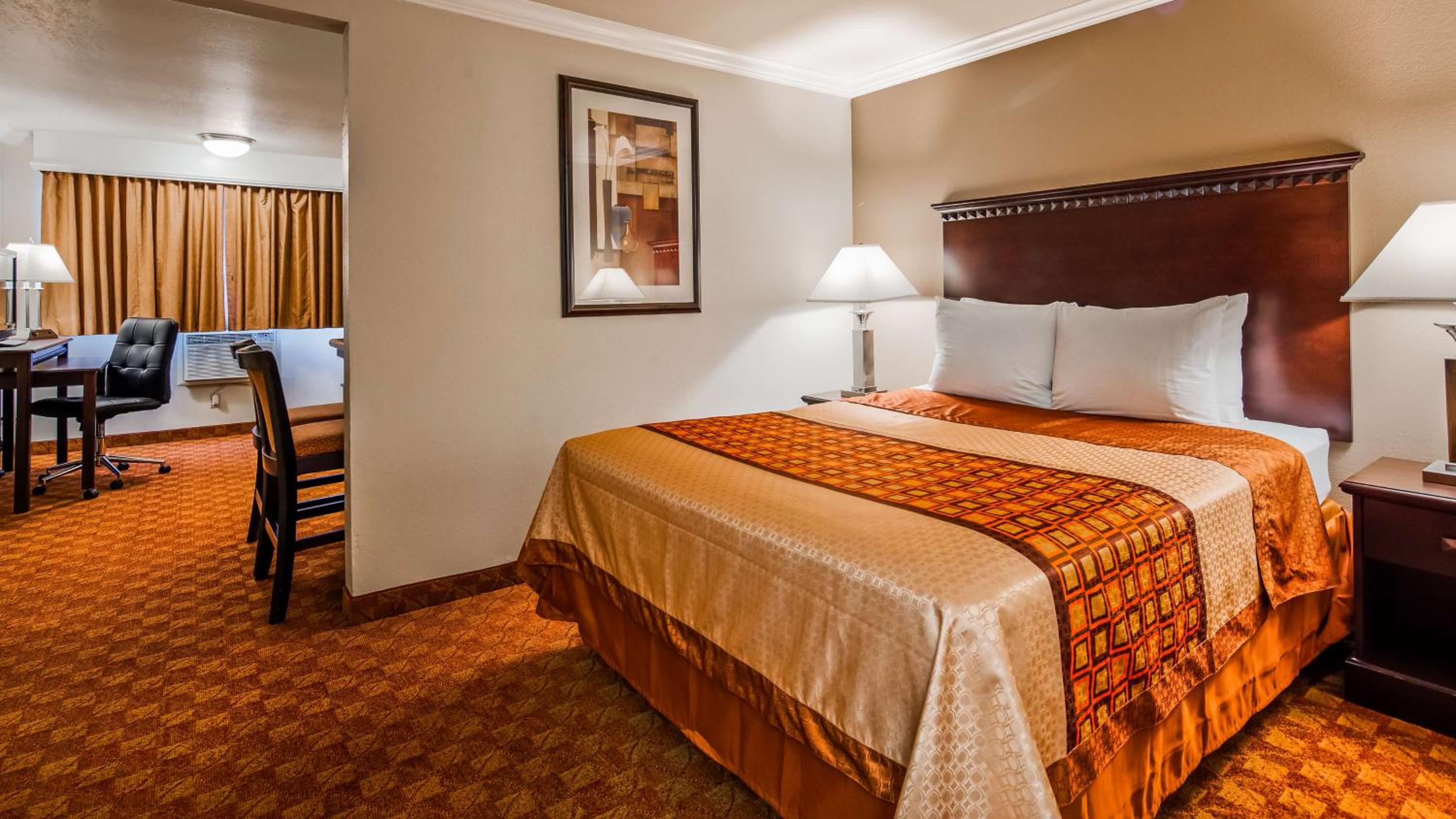 2 Rooms, Suite, Queen Bed