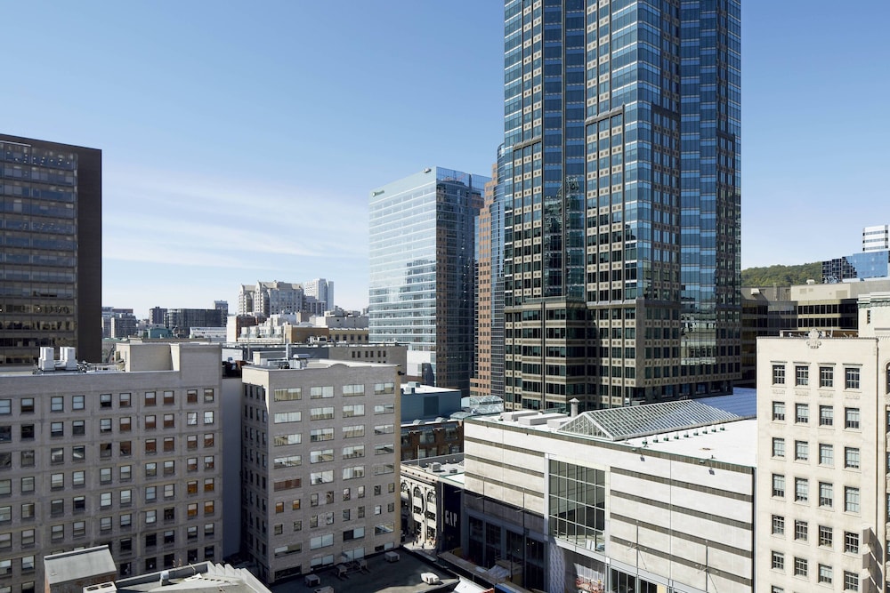 Renaissance Montreal Downtown Hotel photo2