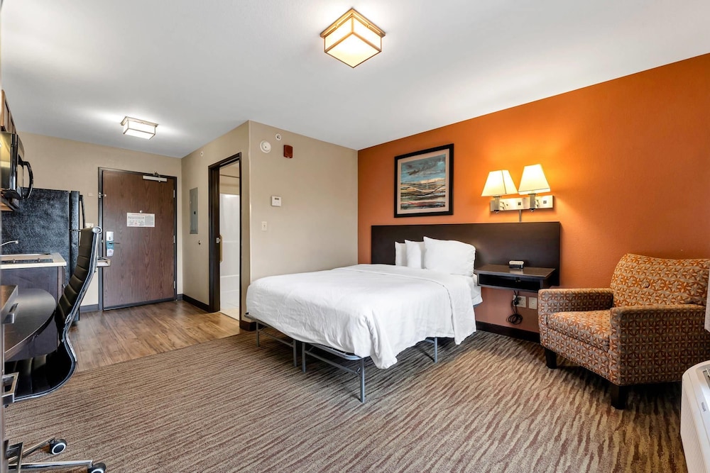 Efficiency, Queen Bed