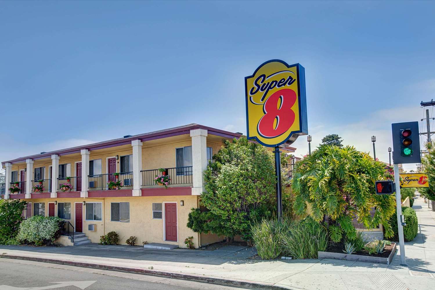 Super 8 by Wyndham Santa Cruz Beach 29/31