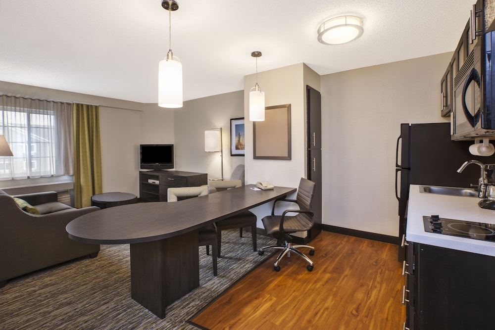 Candlewood Suites Indianapolis 33/39