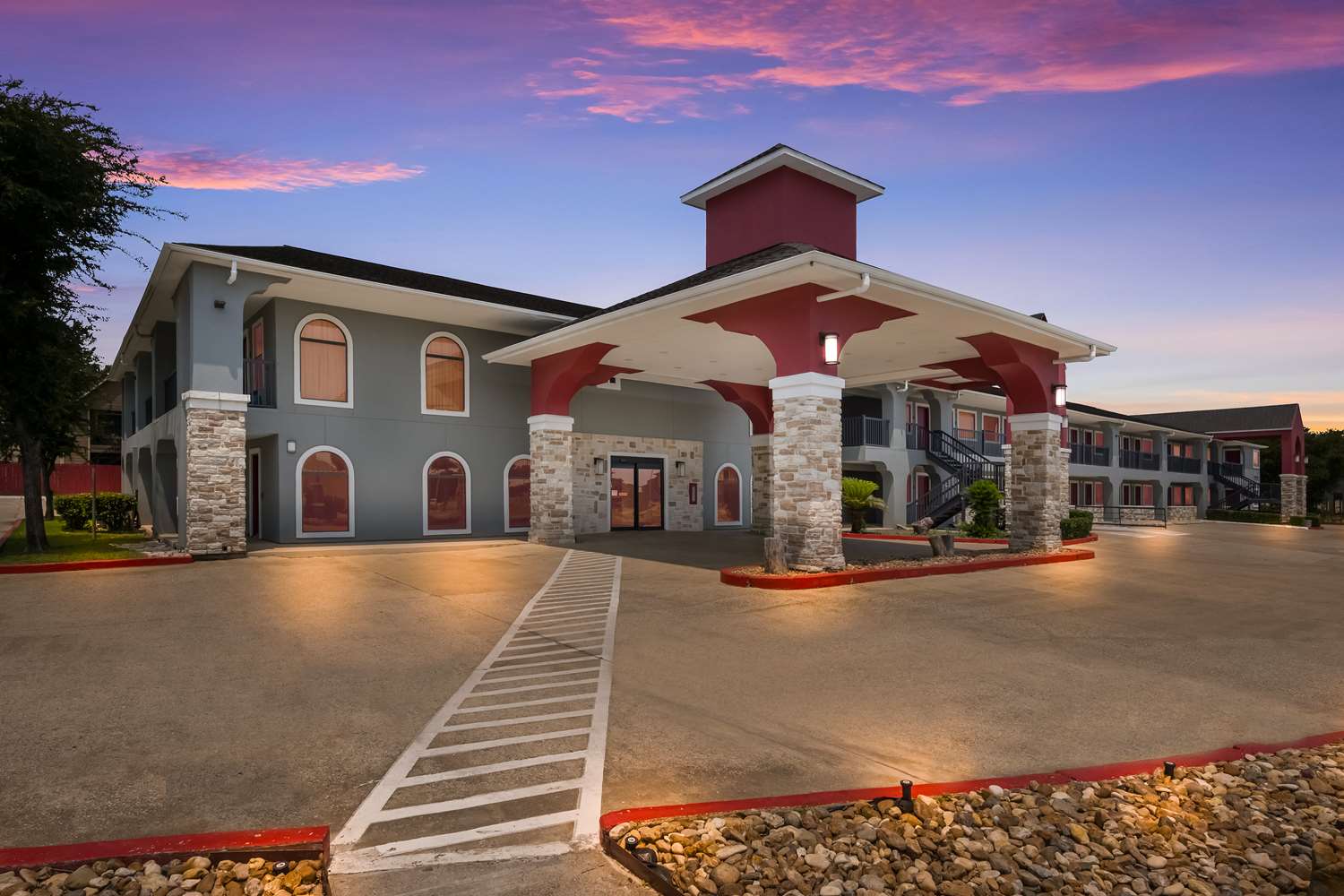Clarion Pointe Huntsville West 13/14
