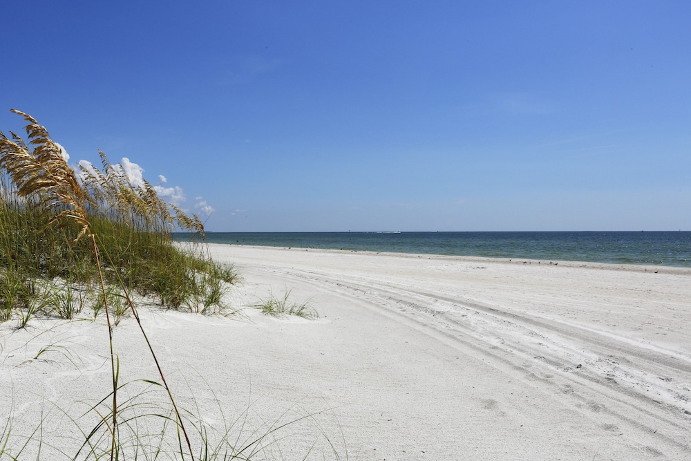 Barefoot Beach Hotel 66/70