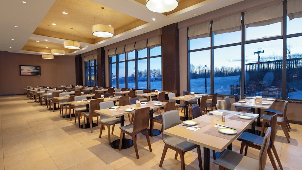 HOLIDAY INN EXPRESS CHANGBAISHAN 34/49