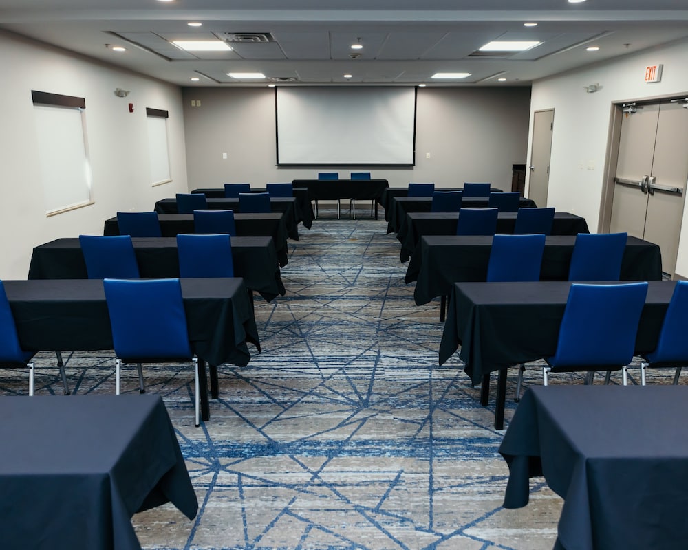 Holiday Inn Express Suites Urbandale Des Moines 39/50