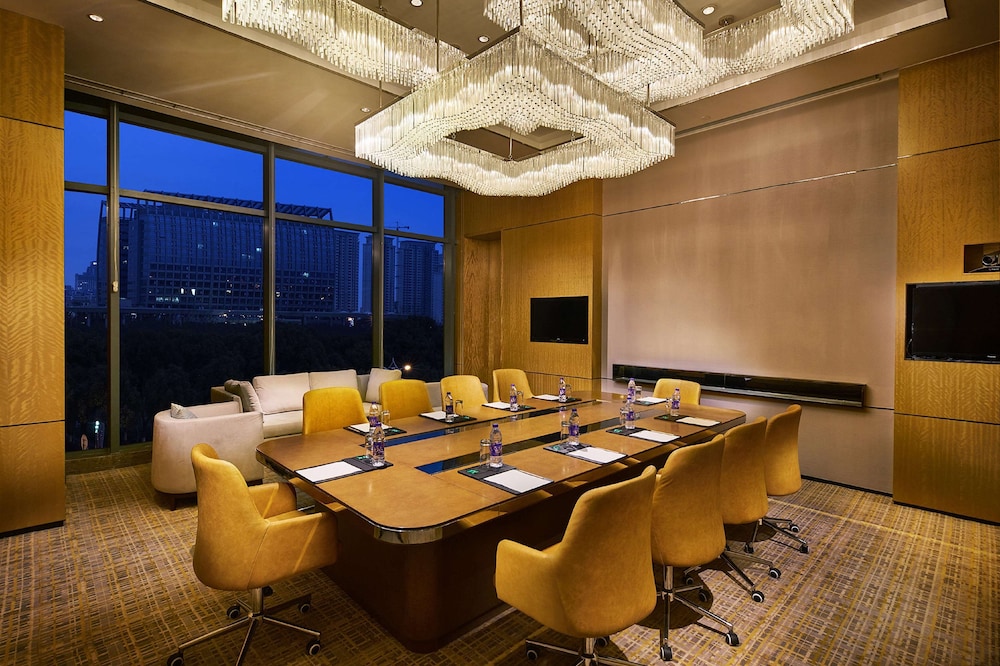 DoubleTree by Hilton Ningbo Beilun 50/58