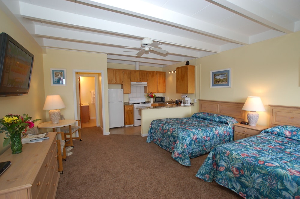 Suite, 2 Double Beds, Side Ocean View