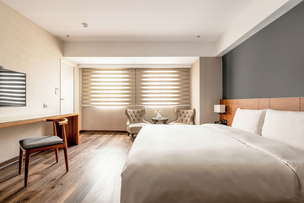 DELUXE, DOUBLE BED