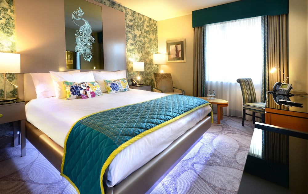 Premium, King Bed, Club Lounge Access, Lounge Access