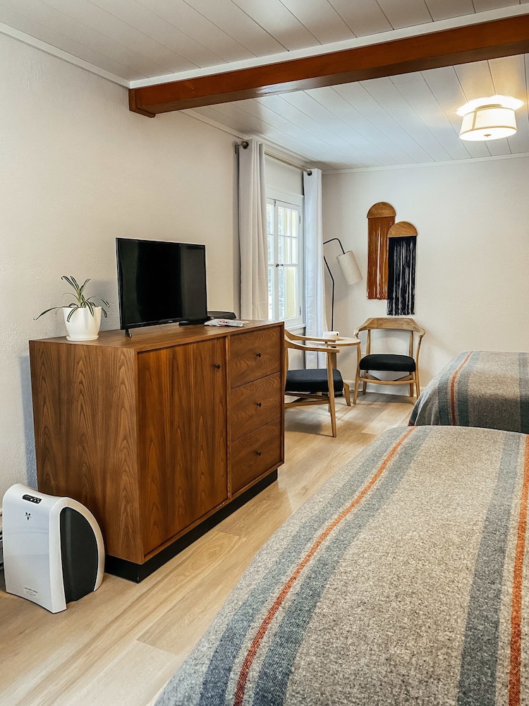 Cascade Lodge 7/50
