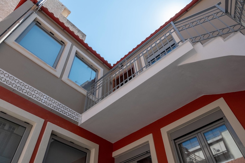 Athenian Yard Suites 1/50