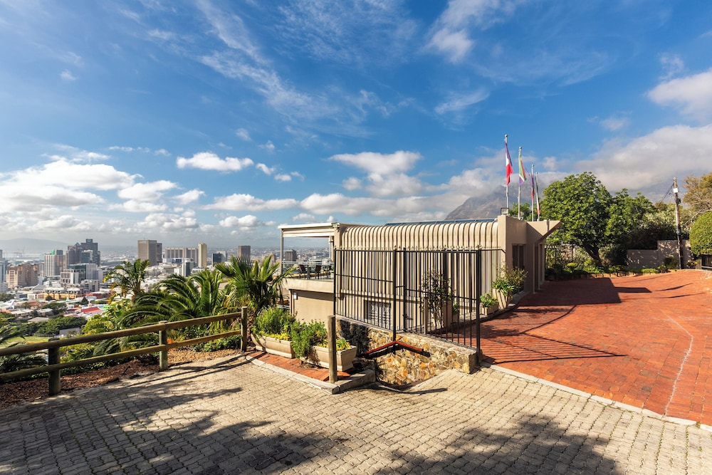 Signal Hill Lodge 58/65