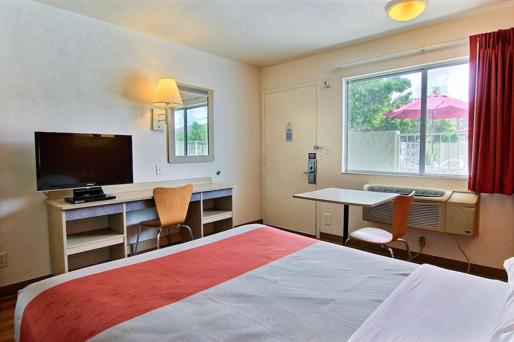 Motel6 Kingsville, TX 22/39