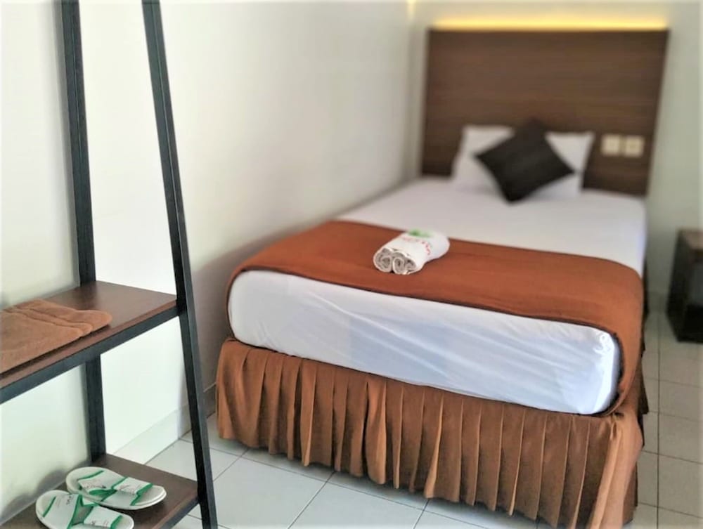 Hotel Perdana by ZUZU 13/65