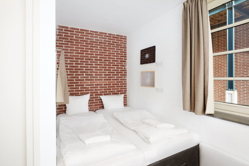 Downstairs, Blue, Basic, House, Quadruple, Double and Twin Beds