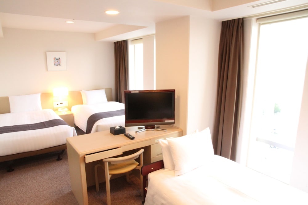 MERCURE YOKOSUKA 33/70