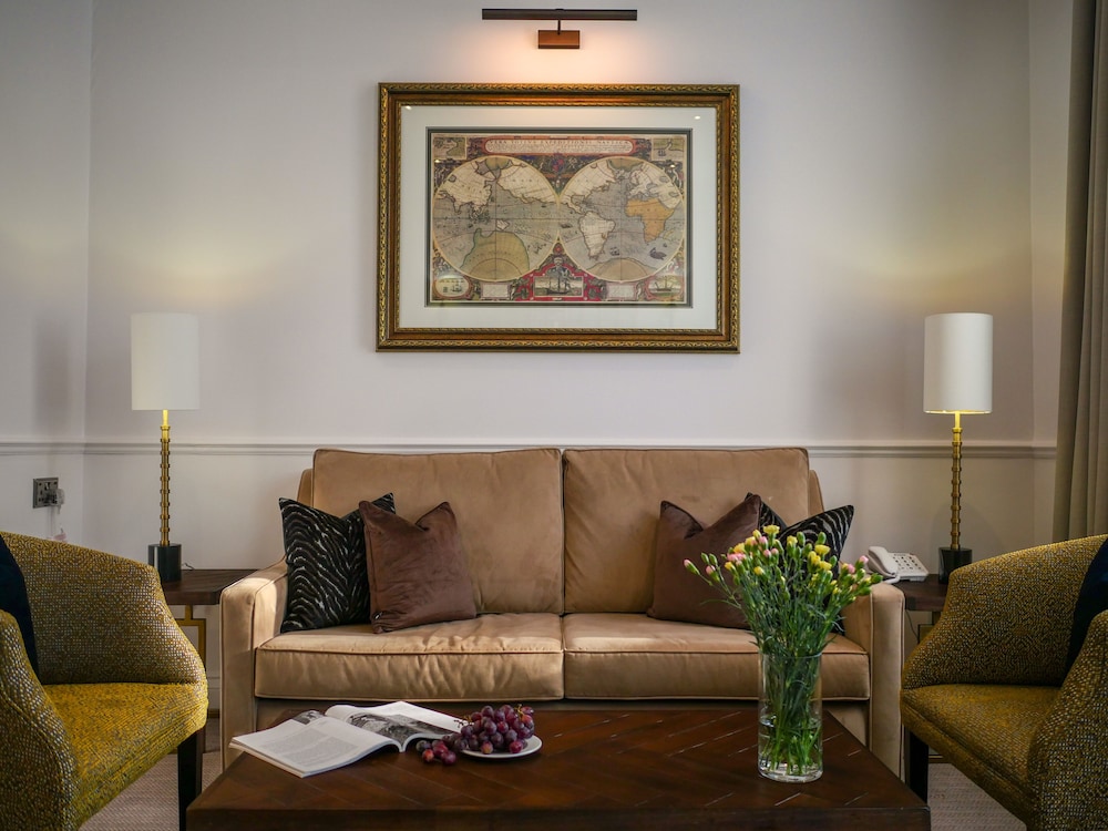 COLLINGHAM SERVICED APARTMENTS 32/56