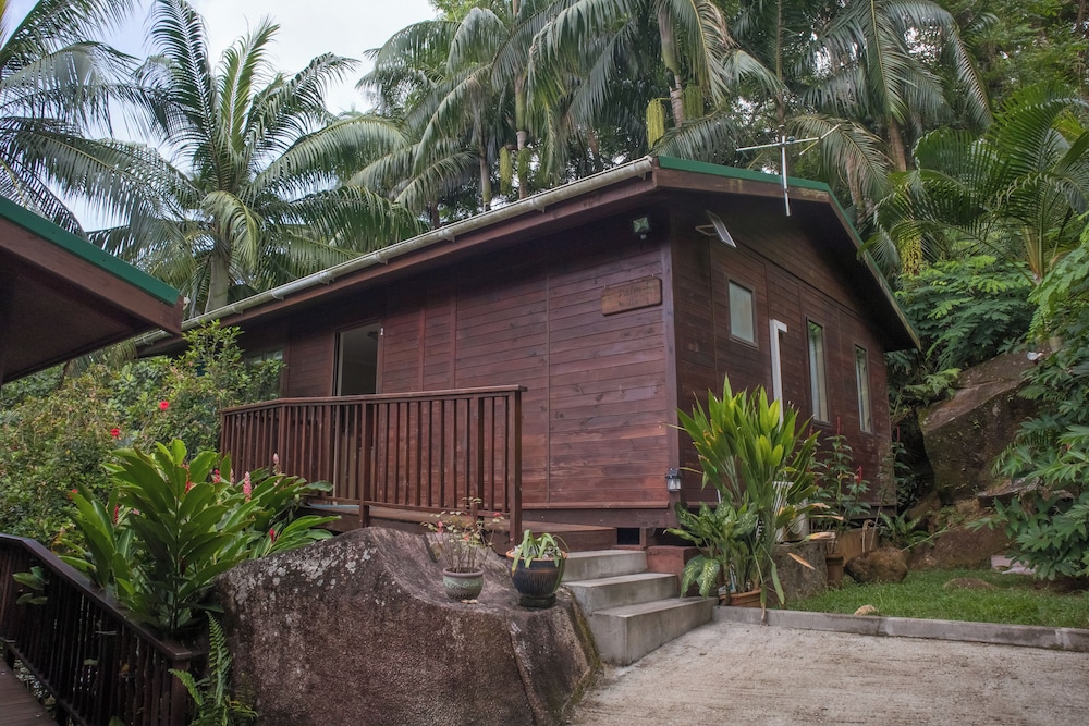 Hillside Retreat 6/42