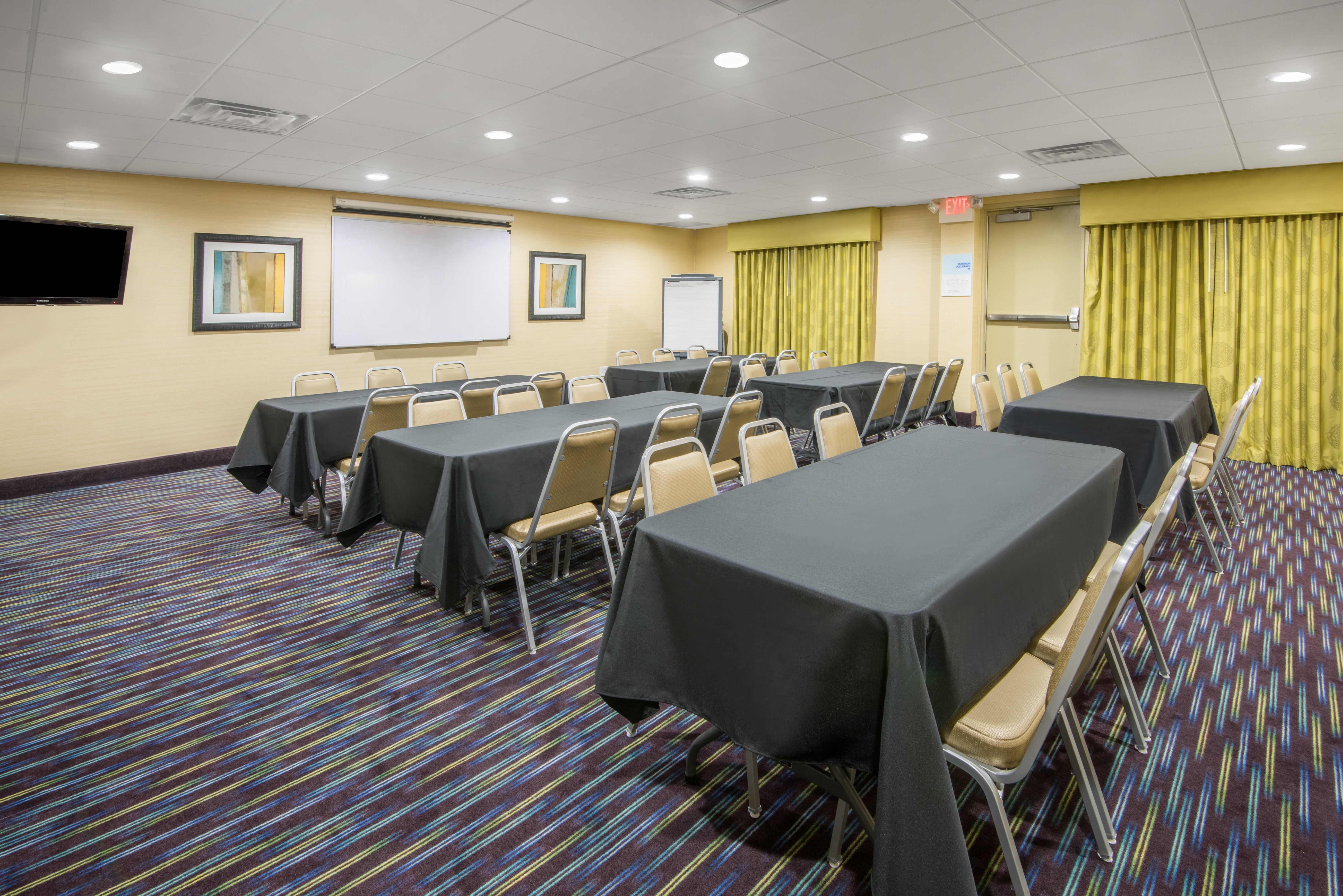 Holiday Inn Express Hotel Suites Ashland 52/56