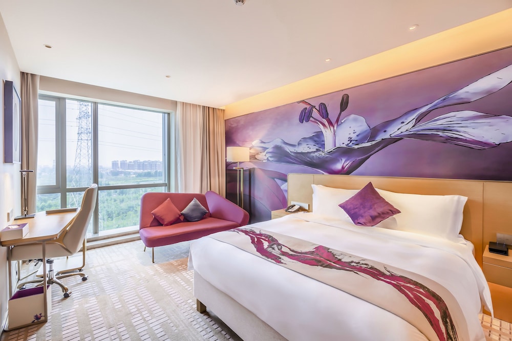 JUNIOR SUITE, KING BED