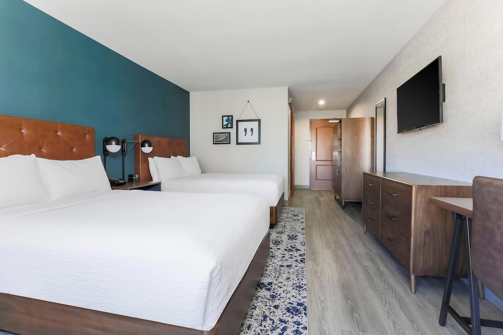 غرفة تقليدية بسريرين مزدوجين، Four Points by Sheraton Ontario-Rancho Cucamonga 2/9