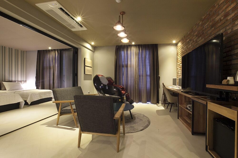 Brown Dot Hotel 28/39