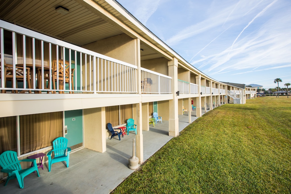 Days Inn & Suites By Wyndham Jekyll Island 1/58