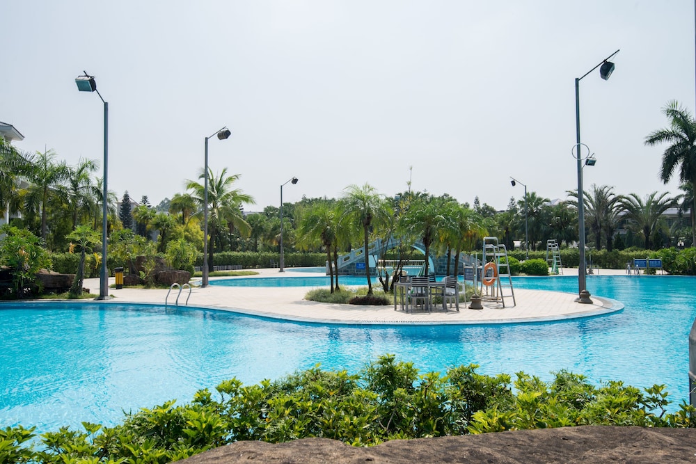 Country Garden Holiday Resorts 33/34